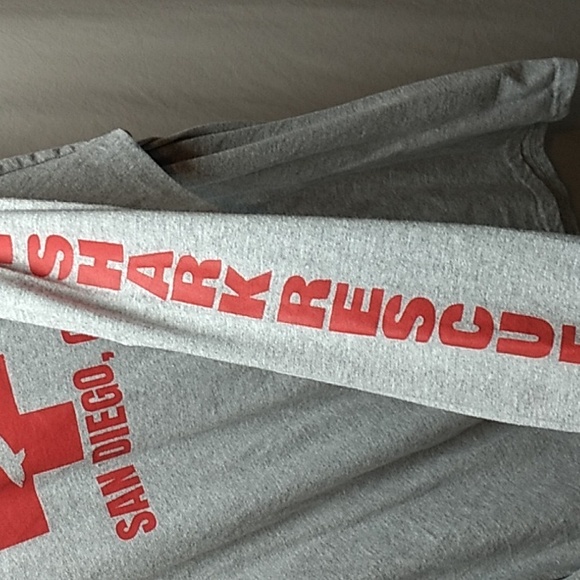 San Diego Shark Rescue Men's XL In Gray & red - Picture 3 of 6